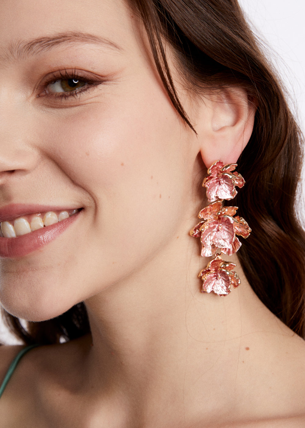 Nalí GOLD EARRINGS W/ ENAMEL SALMON FLOWERS