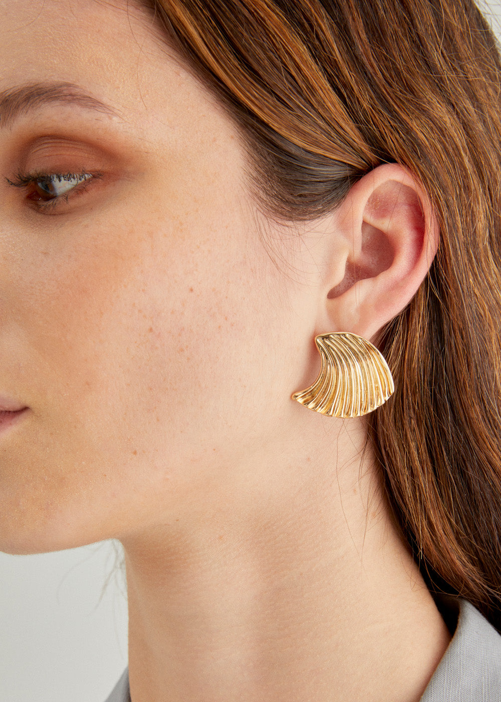 Nalí GOLD EARRINGS W/ TEXTURED SURFACE