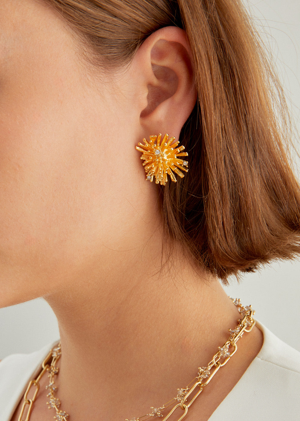 Nalí GINA LOBE EARRINGS IN GOLD WITH STONES