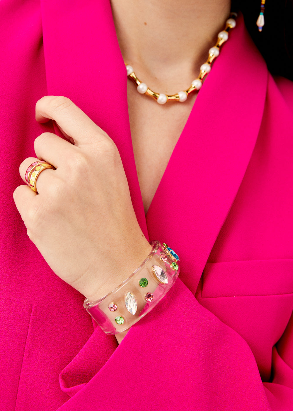 Nalí RIGID BRACELET IN RESIN W/ FUCHSIA STONES