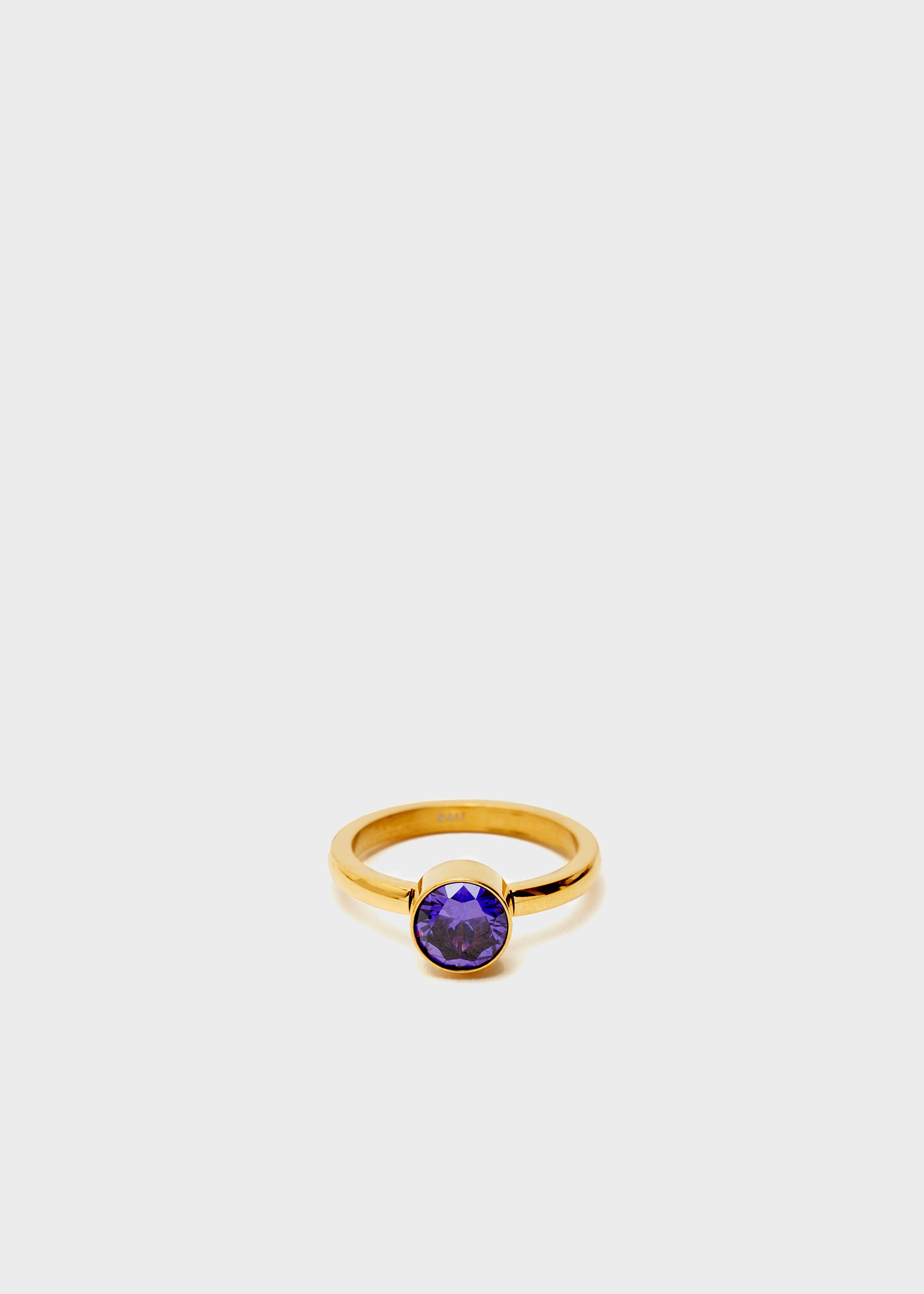 Nalí STAIN. STEEL FLORA THIN GOLD RING W/ PURPLE STONE