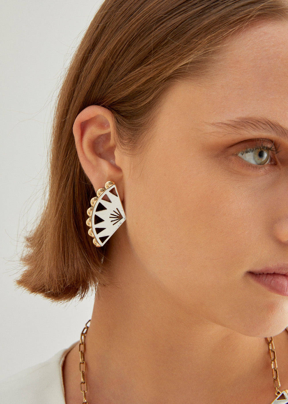 Nalí FAN LOBE EARRINGS IN SILVER+GOLD