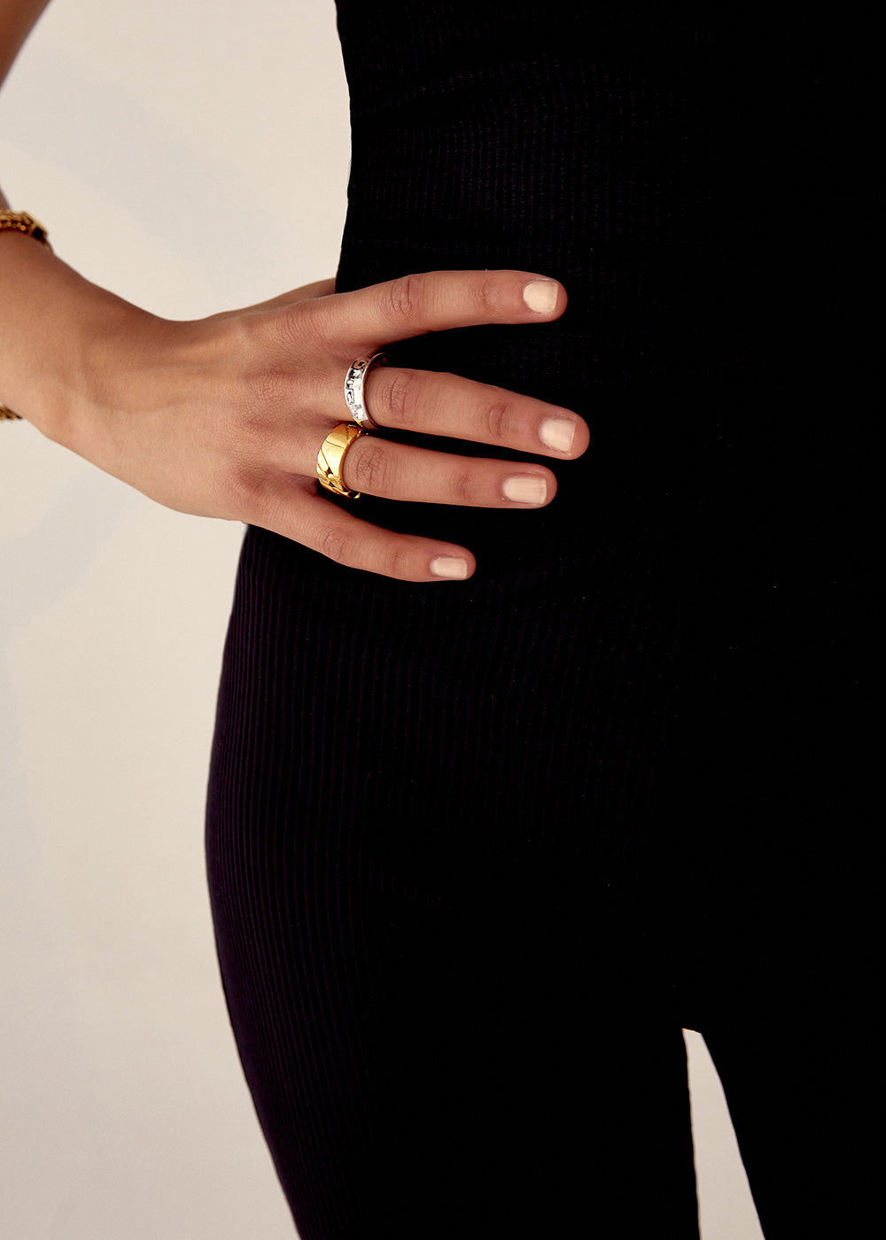 Nalí JACKIE BRAIDED RING IN GOLD STAINLESS STEEL