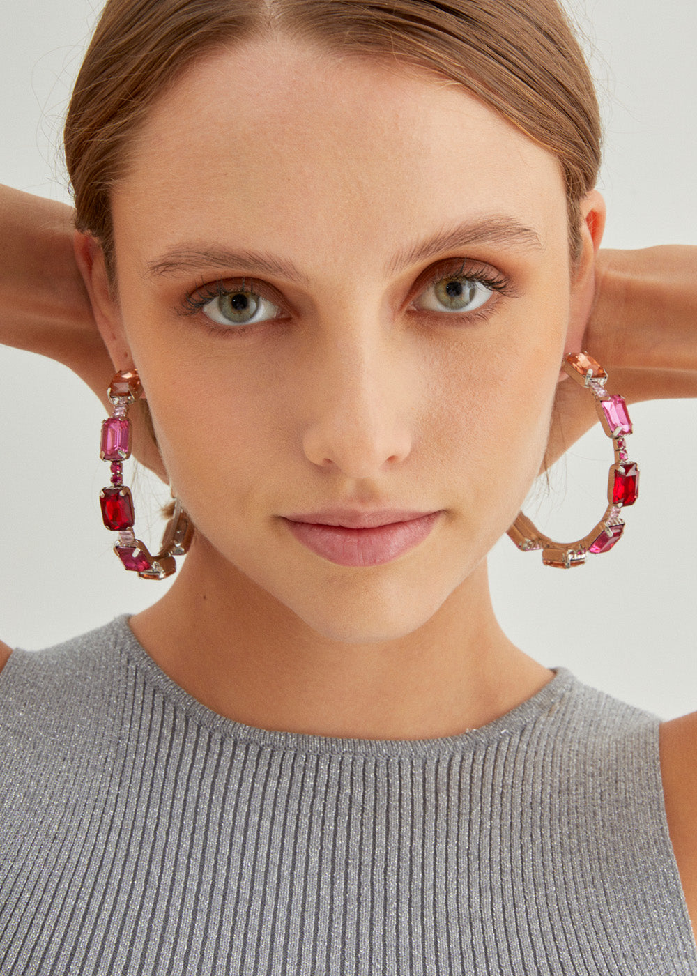 Nalí OPEN HOOP EARRINGS W/ FUCHSIA STONES